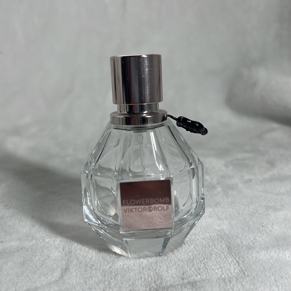 EMPTY Perfume bottles. Set of 4 empty perfume bottles. - Picture 4 of 5